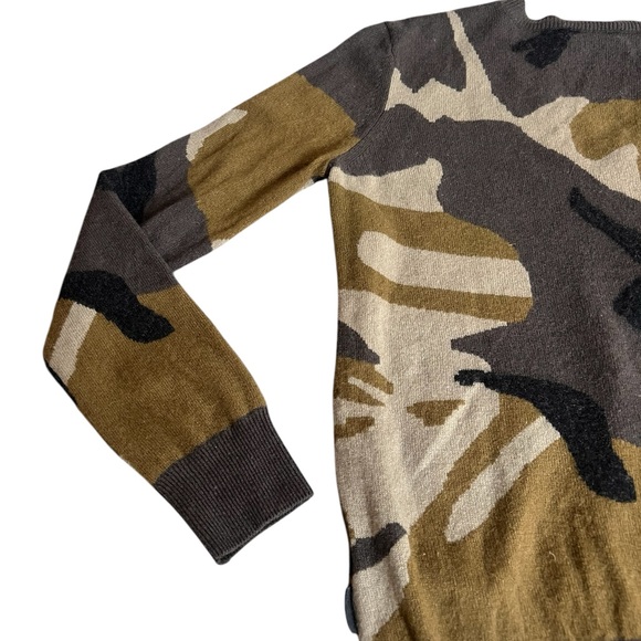 {Burberry 100% Cashmere Camouflage V-Neck Sweater Small Luxury Green Black} - Picture 6 of 16